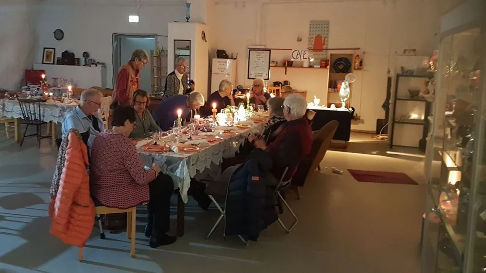 Hyttsill och glasblåsningsshow i hyttan