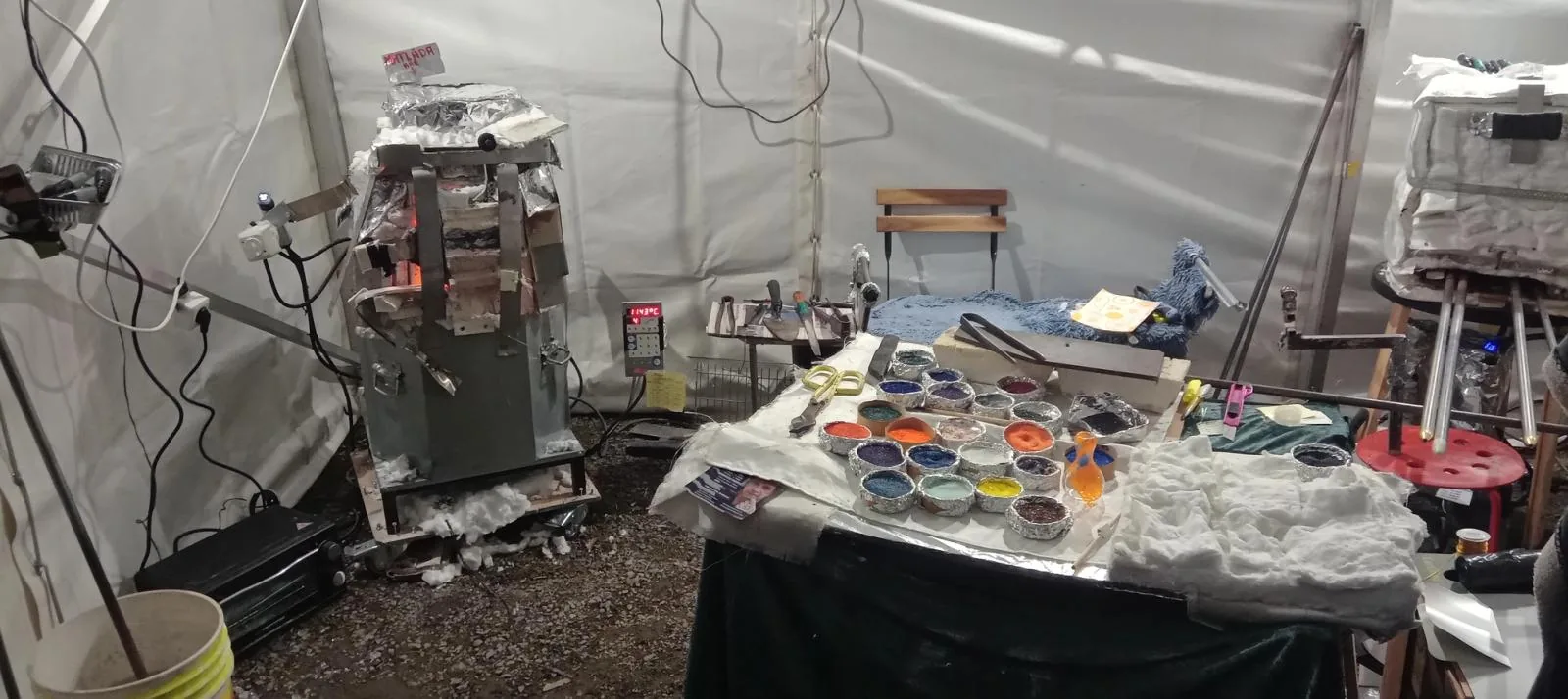 Stievens mobila glasblåsning i ett tält på Tjolöholms slott